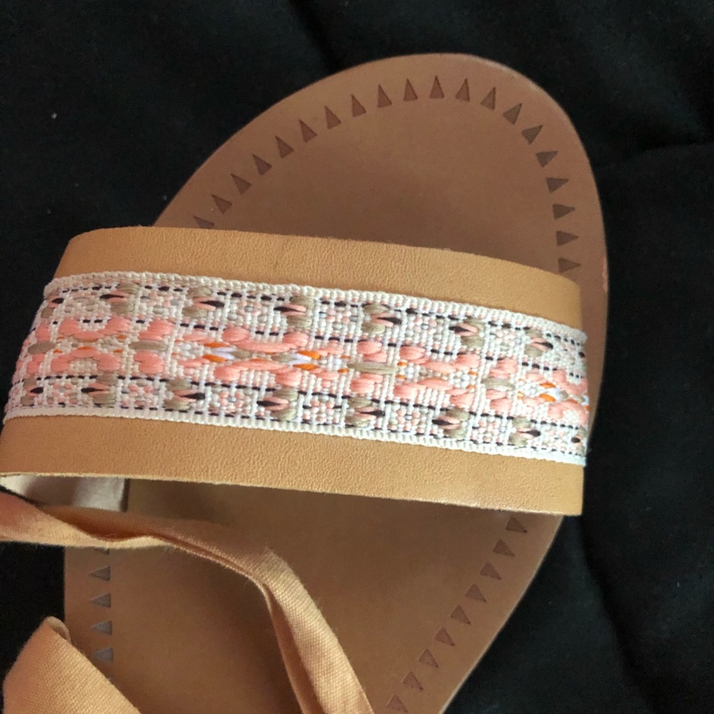 Tie up sandal